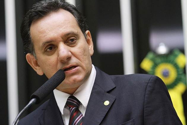 Sem salário, sem férias, sem descanso: Como tucanos querem oficializar a escravidão no campo.