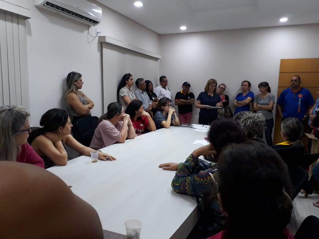Professores vão ao SSPM reivindicar reposição salarial que vence amanhã