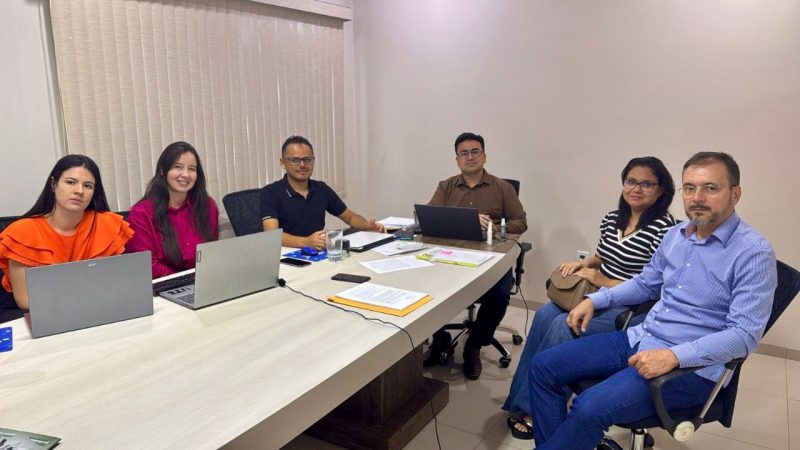 Sindicato se reúne com servidores da saúde para ouvir demandas da categoria